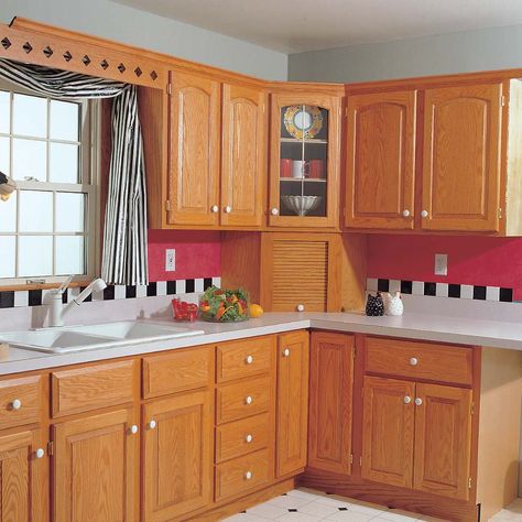 30 Home Trends Kids of the '90s Remember | Family Handyman Sims 3 Houses Ideas, 1990s Kitchen, 90s Kitchen, Cabinet Repair, 90s House, 90s Home Decor, Cabinet Trends, 90s Home, Faux Granite