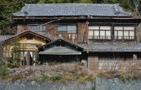 Akiya banks: Real estate listings promoting sales of abandoned Japanese homes | REthink Tokyo Akiya House, Japanese Estate, Japanese Homes, Countryside Home, Luxury Floor Plans, Houses In Japan, Japanese Town, Asian House, Modern Office Space