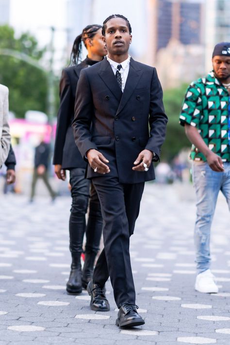 Rocky Outfits, Rocky Asap, Zac Efron Style, Asap Rocky Outfits, Black Men Suits, Prom Men, Classic Fits, All Black Suit, Life Vests