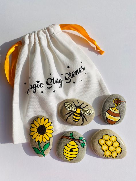 How To Make Story Stones, Bees Rock Painting, Story Stones Ideas, Life Cycle Preschool, Story Rocks, Honey Bee Life Cycle, Bee Rocks, Preschool Montessori, Bee Life Cycle