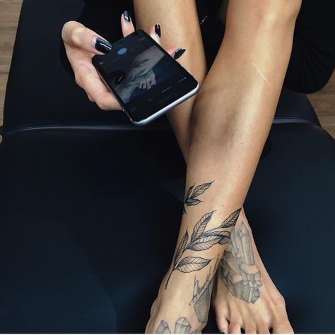 Leaves on ankle Leaves Wrapped Around Leg Tattoo, Tattoos Plants, Wrap Around Ankle Tattoos, Wrap Around Tattoo, Foot Tattoos For Women, Calf Tattoo, Up Tattoos, Foot Tattoo, Ankle Tattoo