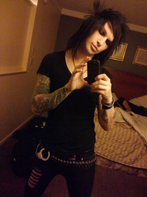 I know this is late but, Happy 29th Birthday to the wonder Jeremy "Jinxx" Ferguson!! Eomeo, I've known BVB for a long time, goodness...BVB Army forever! Jinxx Bvb, Jake Pitts, Happy 29th Birthday, Andy Sixx, Ashley Purdy, Andy Black, Falling In Reverse, Andy Biersack, Motionless In White