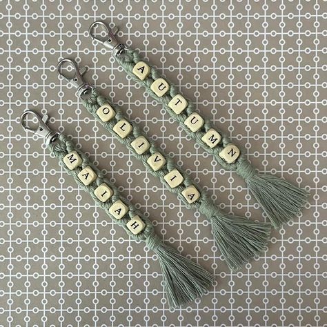 Macrame Name, Loop Keychain, Macrame Wristlet, Wedding Name Tags, Simpul Makrame, Keychain Macrame, Personalized Keychains, Name Keychain, Macrame Keychain