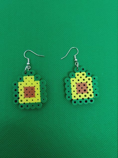 Peler Bead Earrings, Green Perler Beads, Iron Beads Earrings, Perler Beads Jewelry, Perler Bead Avocado, Small Pearler Bead Ideas, Perler Bead Earrings Patterns, Easy Small Perler Bead Ideas, Perler Bead Food