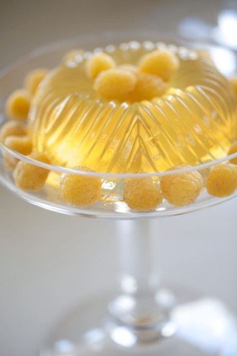 Champagne Jelly, Jello Mold Recipes, Champagne Brunch, Yellow Foods, Jello Recipes, Light Desserts, Easter Brunch, Mellow Yellow, Beautiful Food