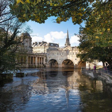 A perfect photo of the iconic Pulteney Bridge @uniofbath Photo by @_leandroni   #bestuniversities #studentsoftheworld #academia #education #campus #campuslife #studentlife #study #research #book #books #university #library #uniofbath #bathuni #bath #bathpics University Of Bath Aesthetic, University Aesthetic Uk, Bath University Aesthetic, Academic Romanticism, Bath Uni, Bath University, Uni Motivation, Uni Vibes, Cozy Aesthetics