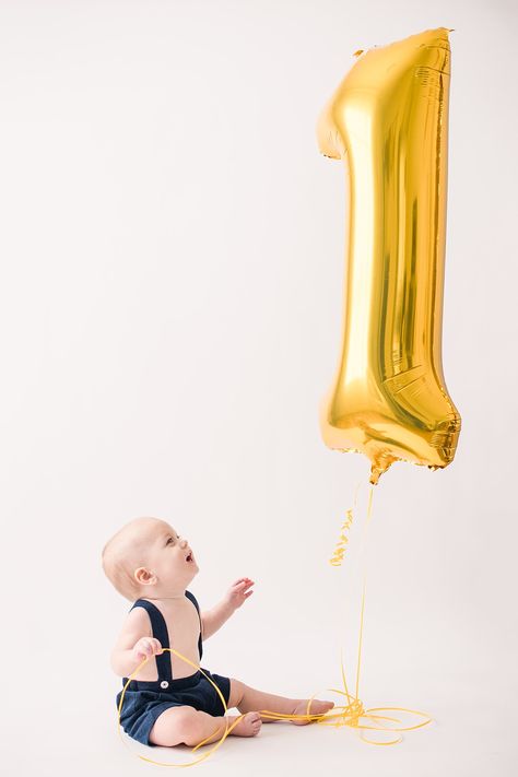 1st Pictures Birthday Photo Ideas, Diy One Year Old Photo Shoot Indoor, Photoshoot Ideas For One Year Old, One Year Old Diy Photoshoot, Indoor 1 Year Photoshoot, 1st Birthday Party Pictures, 1st Birthday Studio Shoot, 1 Month Old Baby Pictures Boy Photo Ideas 1 Year, One Year Old Photo Ideas