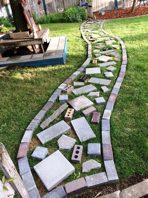 Stepping Stones Sitting Area, Lawn Seating Ideas, Broken Pavers Ideas, Backyard Trail Ideas, Grass Patio Ideas Seating Areas, Creative Garden Paths, Garden Areas Ideas Backyards, Garden Sectioning Ideas, Bark Garden Ideas