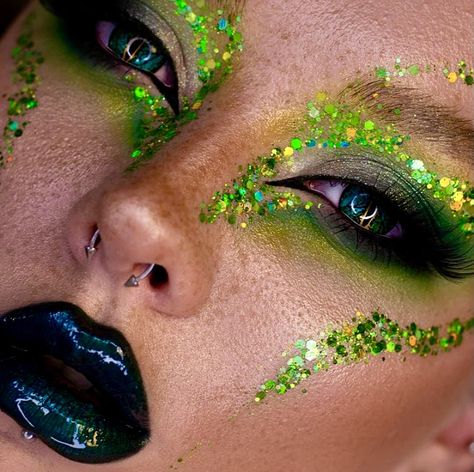 Glitter Artistic Makeup, Green Avant Garde Makeup, Alien Makeup Women, Glitter Drag Makeup, Green Drag Makeup Looks, Green Goddess Makeup, Vulcan Makeup, Wicked Inspired Makeup, Dragon Inspired Makeup