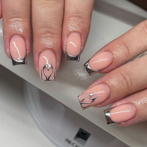 Short Acrylic Chrome Nails Designs, Chrome Nails Heart Designs, Biab Nail Design Chrome, Silver Chrome Nails Designs Square, Silver Chrome Hearts Nails, Silver Chrome Nails Designs Short, Nails With Metallic Design, Metallic Nails Square, Square Biab Nail Art