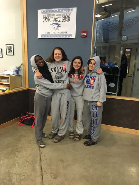 Groutfit Spirit Week, Pajama Day Spirit Week, Spirit Days, Spirit Week Outfits, Week Outfits, Pajama Day, Sweatpants Outfit, Ootd Ideas, Jersey Girl