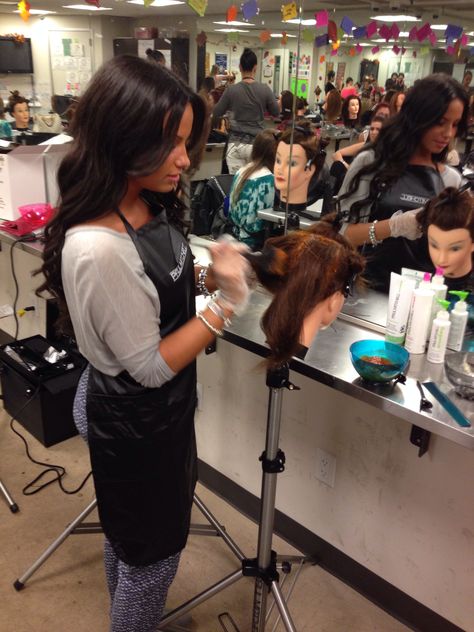 Hairstyles For Cosmetology School, Hairdresser Job Aesthetic, Hair Stylist Asthetic Picture, Cosmotology School Asthetic, Hairdresser Aesthetic Job, What To Wear To Cosmetology School, Cosmetologist Aesthetic Hair, Hair School Cosmetology Aesthetic, Cosmetology Astetic