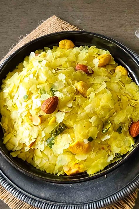 Roasted Poha Chivda is a popular Indian namkeen snack . It's a crispy, flavorful mix of flattened rice (poha), nuts, and aromatic spices. #pohachivda Indian Namkeen, Poha Chivda, Poha Recipe, Coconut Slice, Snack Options, Red Chili Powder, Indian Snack Recipes, Curry Leaves, Trail Mix