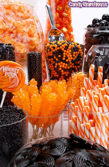 Halloween Candy Buffet Halloween Candy Buffet, Halloween Candy Bar, Image Halloween, Halloween Food Treats, Candy Display, Candy Table, Birthday Halloween Party, Best Candy, Theme Halloween