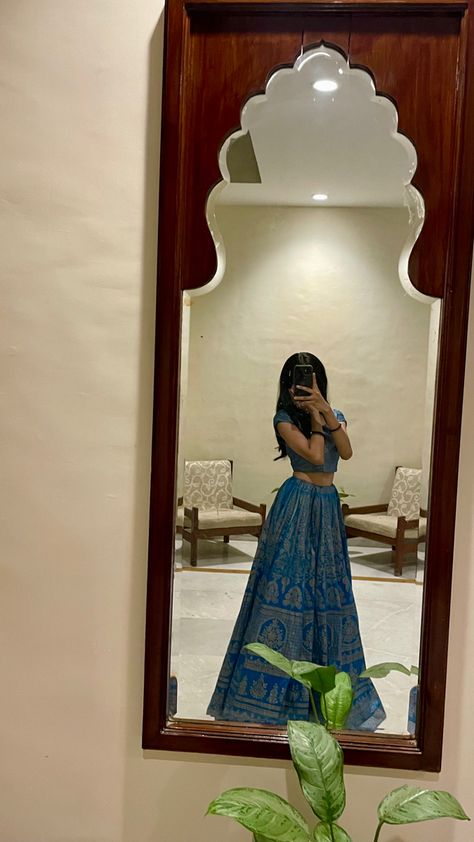 Desi Outfit Photo Ideas, Aesthetic Indian Pictures, Desi Mirror Selfie Aesthetic, Aesthetic Desi Outfits, Jaipur Outfits Ideas, Traditional Dresses Indian, Indian Dress Up, Casual Brunch Outfit, Desi Fits