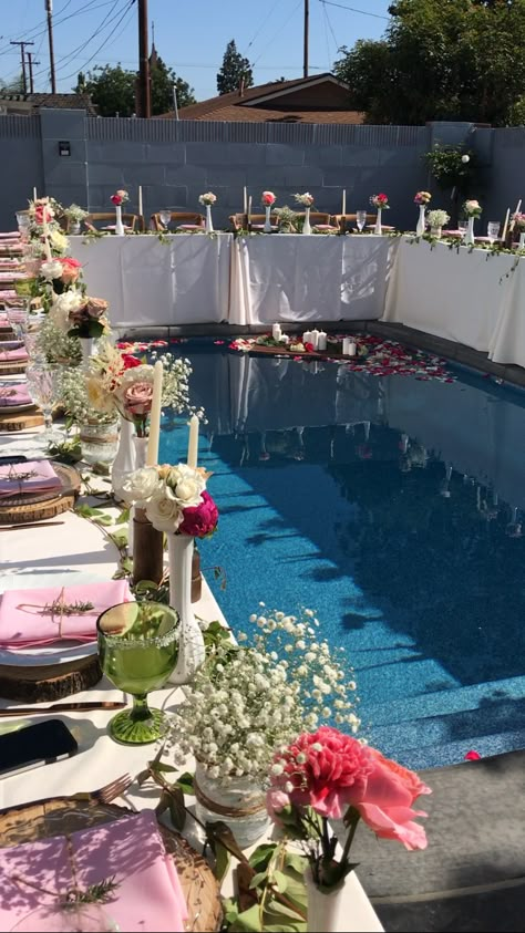 Bridal Shower Pool Party Decor, Bridal Shower In Backyard, Backyard Pool Bridal Shower Ideas, Backyard Bridal Shower Set Up, Bridal Shower By The Pool, Bridal Shower Pool Decorations, Pool Bridal Shower Decor, Bridal Shower Ideas Pool Party, Summer Outdoor Bridal Shower Ideas