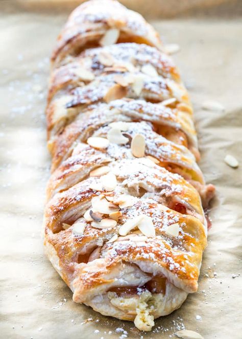 streudal fresh out of the oven topped with almonds and icing sugar Puff Pastry Dessert Peach, Puff Pastry And Peaches, Peach And Puff Pastry Recipes, Peach Danish Puff Pastries, What To Do With Puff Pastry Sheets, Peach Pastry Recipes, Peach Pastries, Braided Pastry, Peach Pastry