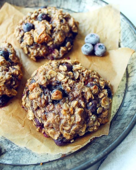 Blueberry Banana Breakfast Cookies — Baked Greens Healthy Blueberry Recipes, Banana Breakfast Cookies, Blueberry Oatmeal Cookies, Peanut Butter Blueberry, Banana Breakfast Cookie, Banana Oat Cookies, Oatmeal Breakfast Cookies, Breakfast Cookie Recipe, Breakfast Cookies Healthy