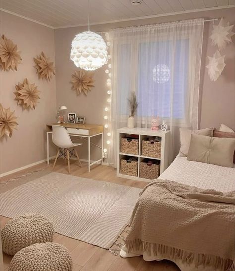 Girl Room Inspo Bedroom Ideas, Bedroom Ideas For 11 Year Girl, Bedroom Inspo Twin Bed, Room Ideas For 11 Yr Girl, Room Decor Ideas Teen Girl, Bedroom Ideas Girls Teenage, Aesthetic Teen Bedroom Decor, Bedroom Ideas Medium Size Room, Chambre Astethic