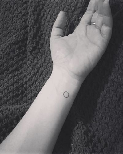 Circle Tattoo Design, Simple Line Tattoo, Boho Tattoos, Circle Tattoos, Circle Tattoo, Custom Tattoo Design, Dream Tattoos, Little Tattoos, Line Tattoos