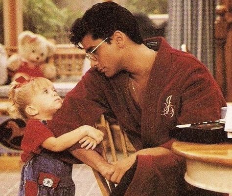 17 Unforgettable Uncle Jesse Outfits From 'Full House' That Prove John Stamos… Olsen Twins, Ashley Olsen, Mary Kate Olsen, Full House Tv Show, Michelle Tanner, Uncle Jesse, Paddy Kelly, John Stamos, Fuller House