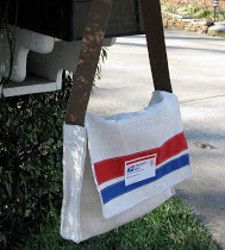 This simple sewing project shows you how to make a Prim and Proper Post Bag that you can wear as a messenger bag. If you are making this DIY tote bag as a kids' craft, the children can pretend they are delivering the mail. Mail Carrier Bag, Messenger Bag Patterns, Mail Bag, Postman Bag, Diy Tote, Going Postal, Kids Pretend Play, Bag Tutorial, Diy Tote Bag