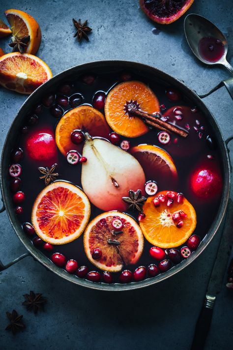 Mulled Wine Apple Cider, Holiday Mulled Wine, Mulled Wine Photography, Fall Mulled Wine, Mulled Wine Aesthetic, Mulled Cider Recipe, Mulled Wine Spices, Easy Cocktail Recipes, Winter Cocktails Recipes