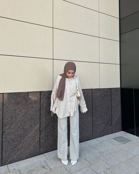 Minimalist Hijab Outfit, Clean Outfit, Hijabi Styles, Hijabi Fits, Modest Casual Outfits, Muslimah Outfit, Modesty Outfits, Modest Fashion Hijab, Muslim Outfits Casual