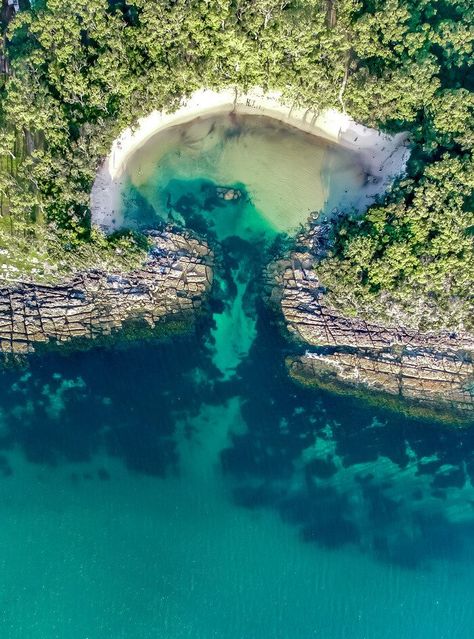 honeymoon bay australia from above Jervis Bay Australia, Palm Beach Nsw, Coogee Beach, Jervis Bay, Beach Honeymoon, New South Wales Australia, Avatar World, Secluded Beach, Romantic Getaway