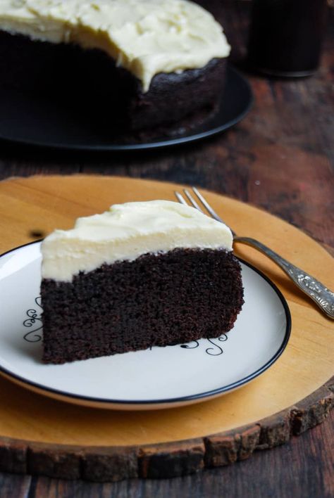 Nigella Lawson's Chocolate Guinness Cake Nigella Guinness Cake, Cake Ingredients List, Chocolate Guinness Cake, Nigella Lawson Recipes, Guinness Cake, Frozen Chocolate, Moist Chocolate Cake, Dessert Drinks, Cake Toppings