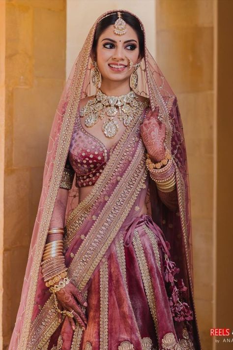 bride in a mauve wedding lehenga with a jaal dupatta Dupatta Draping Styles, Dupatta Draping, Bridal Dupatta, Indian Bride Outfits, Bridal Outfit, Indian Bridal Dress, Indian Bridal Outfits, Bride Clothes, Lehenga Designs