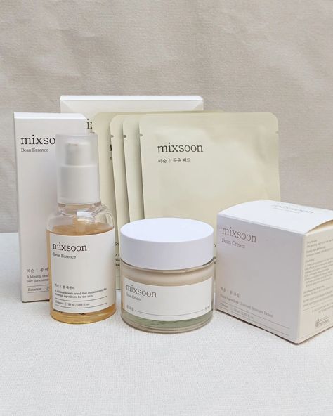 Mixsoon Products photography 📸 🌟 Mixsoon Bean Essence 🌟 Mixsoon Bean Cream 🌟 Mixsoon Soy milk pads Loving these products so much ❤️ Bean Essence is favourite nowadays 😍 Swipe to see amazing shots next 👉 Your love is appreciated 😘 show some love 😘 It means alot to me ❤️ @mixsoon_usa @mixsoon_official @mixsoon_intl #mixsoon #beanessence #beancream #soymilkpad #vegansnail #happysnail #fermentedbean #koreanbeauty #kbeauty #koreanskincare #koreanproducts #pr #gifted #photography #productsp... Mixsoon Skincare, Skincare Recommendations, Skincare Korean, Skin Korean, Produk Skincare, Skincare Products Photography, Skin Care Toner Products, Skincare Inspiration, Products Photography