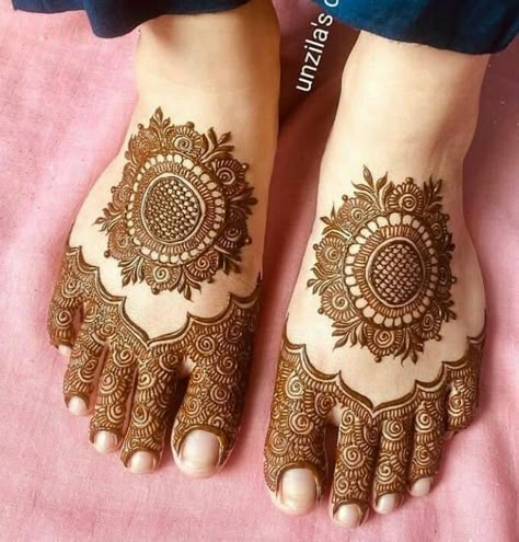 Sweet Person, Foot Henna, Mehndi Designs Bridal Hands, Legs Mehndi Design, Mehndi Designs For Kids, Very Simple Mehndi Designs, Simple Mehndi Designs Fingers, Full Mehndi Designs, Henna Tattoo Designs Simple