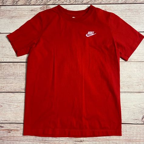 Euc Nike T-Shirt Size: L Washed / Never Worn Ss446 Nike Oversized Shirt, Nike Tshirt Design, Nike Hoodie Outfit, Tshirt Nike, Jordan Shirt, Tops Nike, Nike Shirt, Nike Tee, Jordan 11 Retro