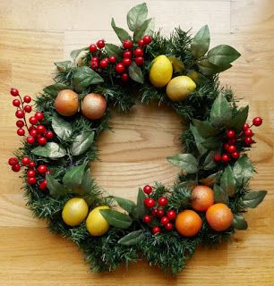 Chuck Does Art: della Robbia Christmas Wreath DIY Colonial Christmas Decorating, Gold Glitter Spray Paint, Citrus Wreath, Fake Lemons, Williamsburg Christmas, Christmas Wreath Diy, Large Cardboard Boxes, Glitter Spray Paint, Ice Candle