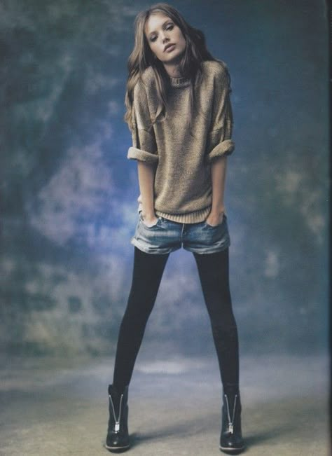 . Mode Poses, Winter Tights, Mode Casual, Shorts With Tights, Black Tights, Short Shorts, Mode Inspiration, Fall Looks, Outfits Casuales