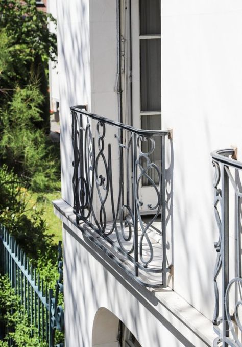 Colombes Juliet Balconies Ideas, Indoor Juliet Balcony, Juliette Balcony Railing, Juliette Balcony Ideas, French Balcony Ideas, Juliet Balcony Ideas, English House Exterior, Eco House Plans, Parisian Balcony