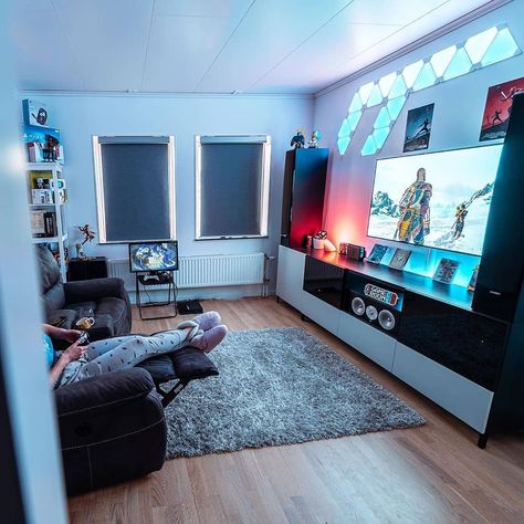 By:@justacasualgamer | Have you played God of War? #Gamrtalk Nerdy Living Room, Gamer Living Room, Small Game Rooms, Computer Gaming Room, Gamer Setup, Gamer Room Decor, Living Room Setup, Video Game Room Design, Video Game Rooms