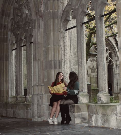 #hogwarts #harrypotterphotoshoot #harrypotterfan #slytherinhouse #gryffindor Gryffindor And Slytherin Friendship, Hogwarts Cheerleader, Dream Personality, Inside Hogwarts, Hogwarts Friends, Gryffindor And Slytherin, Harry Potter Bachelorette Party, Gryffindor Uniform, Harry Potter Bachelorette