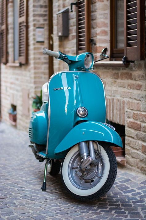 Vintage Vespa Scooter, Vespa Classic Vintage, Vespa Scooters Vintage, Vespa 200, Vespa Motor Scooters, Vespa 50 Special, Vespa Vintage Italy, Vespa Classic, Scooters Vespa