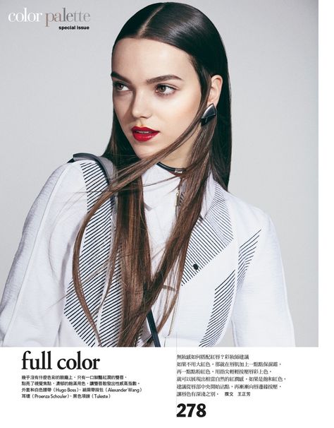 Jenna wears sleek and straight hairstyles for the feature Sleek Straight Hairstyles, Vogue Taiwan, Fashion Model Poses, Editorial Hair, Bold Makeup, Beauty Shoot, No Eyeliner Makeup, Sleek Hairstyles, Spring Hairstyles