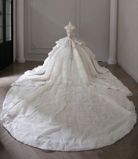 Thumbelina Wedding, Ballroom Dress Gowns, Hey Couture, Oc Aesthetic, Diana Wedding, Extravagant Wedding, Gowns Dresses Elegant, Royal Wedding Dress, Dream Wedding Ideas Dresses