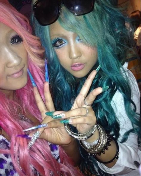 Blue Gyaru, Kuro Gyaru, Ganguro Girl, Gyaru Kei, Gyaru Hair, Gyaru Aesthetic, Gyaru Makeup, Scene Girl, Gyaru Fashion