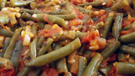 Greek Green Beans with Tomatoes (Fasolakia) – Mostly Greek Greek Green Beans With Tomatoes, Fasolia Recipe, Fasolakia Recipe, Green Beans With Tomatoes, Greek Green Beans, Green Bean Dishes, Freeze Greens, Green Beans And Tomatoes, Frozen Green Beans