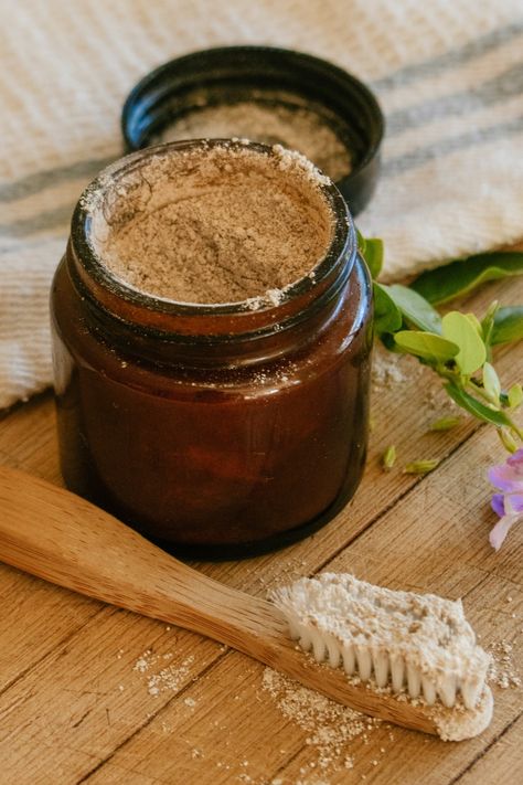 Mineral Tooth Powder, Tooth Powder Remineralizing, Homemade Tooth Powder, Tooth Powder Recipe, Bentonite Clay Toothpaste, Natural Toothpaste Recipe, Remineralizing Tooth Powder, Benefits Of Baking Soda, Remineralizing Toothpaste