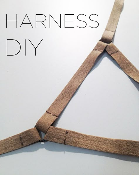 Styling A Body Harness, Harness Pattern Woman, Harness Halloween Costume, Diy Body Harness, Diy Harness, Harness Pattern, Fashion Harness, Harness Outfit, Moda Academia