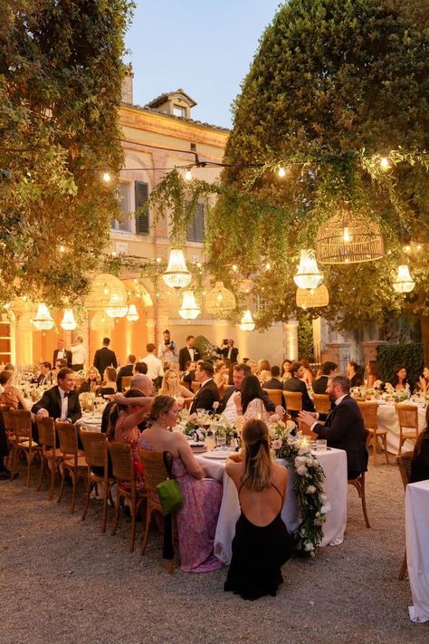 Dreamy Romantic Wedding, Vintage Italian Wedding, Home Remodels, Decoration For Wedding, Deco Champetre, Vintage Chandeliers, Dream Wedding Decorations, Lighting Decoration, String Lights Wedding