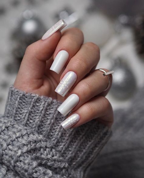 This winter-inspired nail design features a glossy white base with iridescent snowflake accents. The subtle shimmer and clean white color create a fresh, snowy look that’s both elegant and festive. Ideal for the holiday season or winter weddings, these nails bring a touch of frosty beauty to any occasion. Frosty White Nails, White Winter Nails, Short Square Nails, Iridescent White, Winter Inspired, Gray Nails, Winter Nail Art, Winter Nail Designs, Winter Weddings