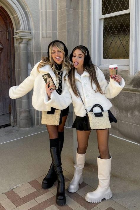 Besties Outfits Matching, Ny Winter Fashion, Ny Winter, Bestie Outfits, Outfits Matching, Bff Outfits, Black Costume, Ear Muffs, Winter Photo