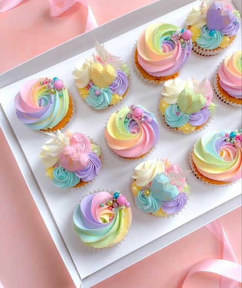 Pastel Colour Cupcakes, Unicorn Rainbow Cupcakes, Pastel Cupcakes Birthday, Unicorn Cupcakes Ideas, Rainbow Birthday Cupcakes, Pastel Rainbow Cupcakes, Rainbow Unicorn Cupcakes, Cupcake Unicorn, Deco Cupcake